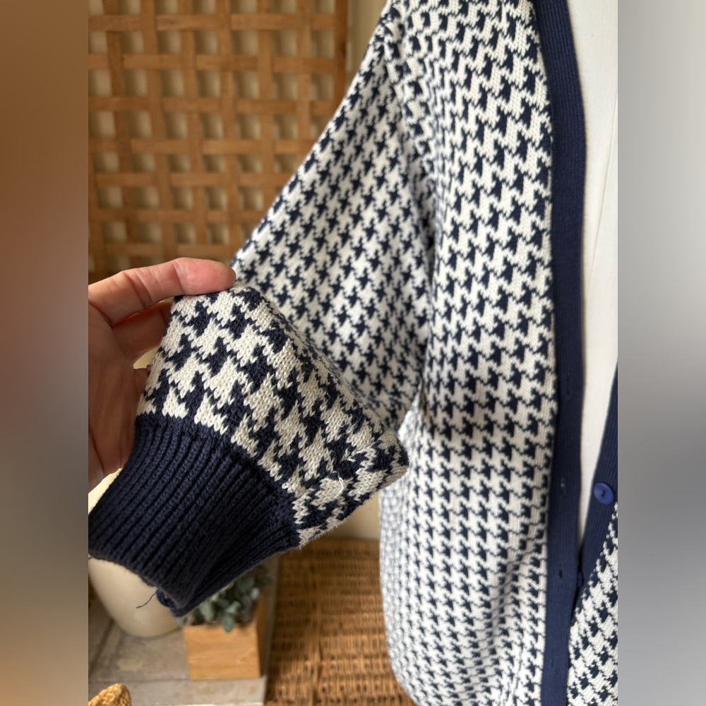 Lizsport Vintage Navy & White Oversized Houndstooth Knit Cardigan in 100% Cotton - Picture 7 of 12